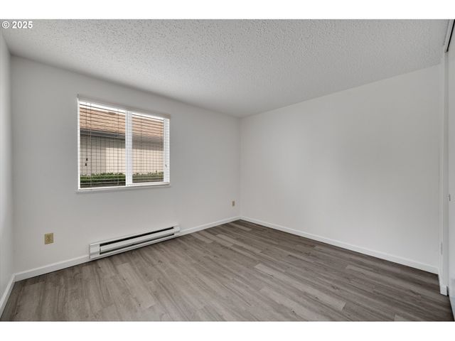 159 Sw FLORENCE Ave C15, Gresham, OR 97080
