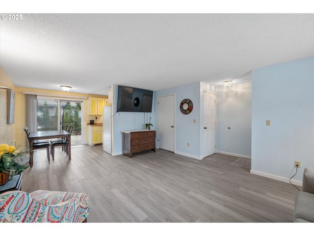 159 Sw FLORENCE Ave C15, Gresham, OR 97080