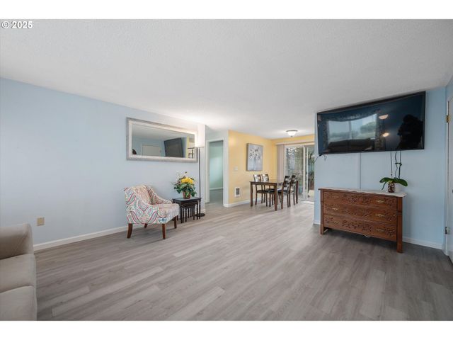 159 Sw FLORENCE Ave C15, Gresham, OR 97080