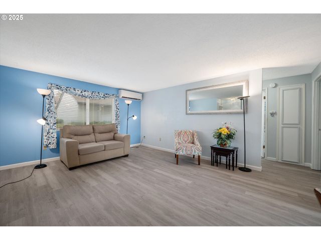 159 Sw FLORENCE Ave C15, Gresham, OR 97080