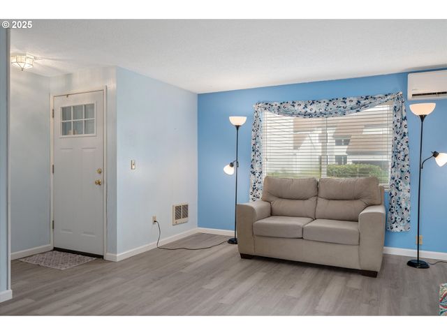 159 Sw FLORENCE Ave C15, Gresham, OR 97080
