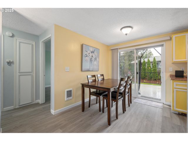 159 Sw FLORENCE Ave C15, Gresham, OR 97080