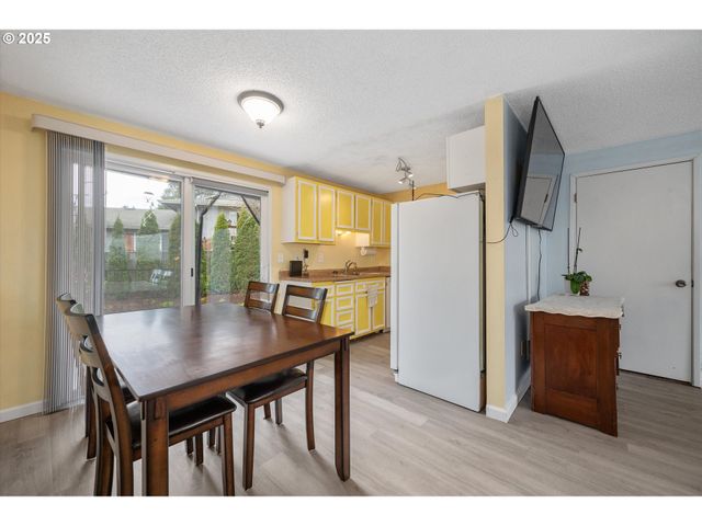 159 Sw FLORENCE Ave C15, Gresham, OR 97080