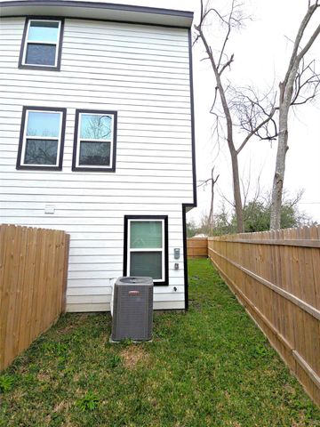 4626 Shreveport Boulevard B, Houston, TX 77028