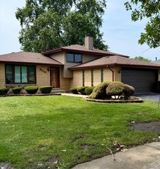8120 Christeen Drive, Justice, IL 60458