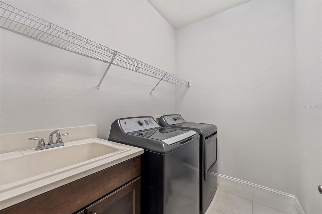 Image 11 of property listing at 10692 ROYAL CYPRESS WAY, Orlando, FL 32836