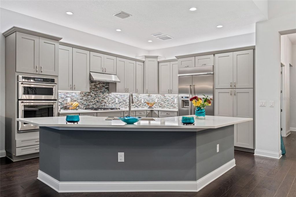 Image 15 of property listing at 10692 ROYAL CYPRESS WAY, Orlando, FL 32836