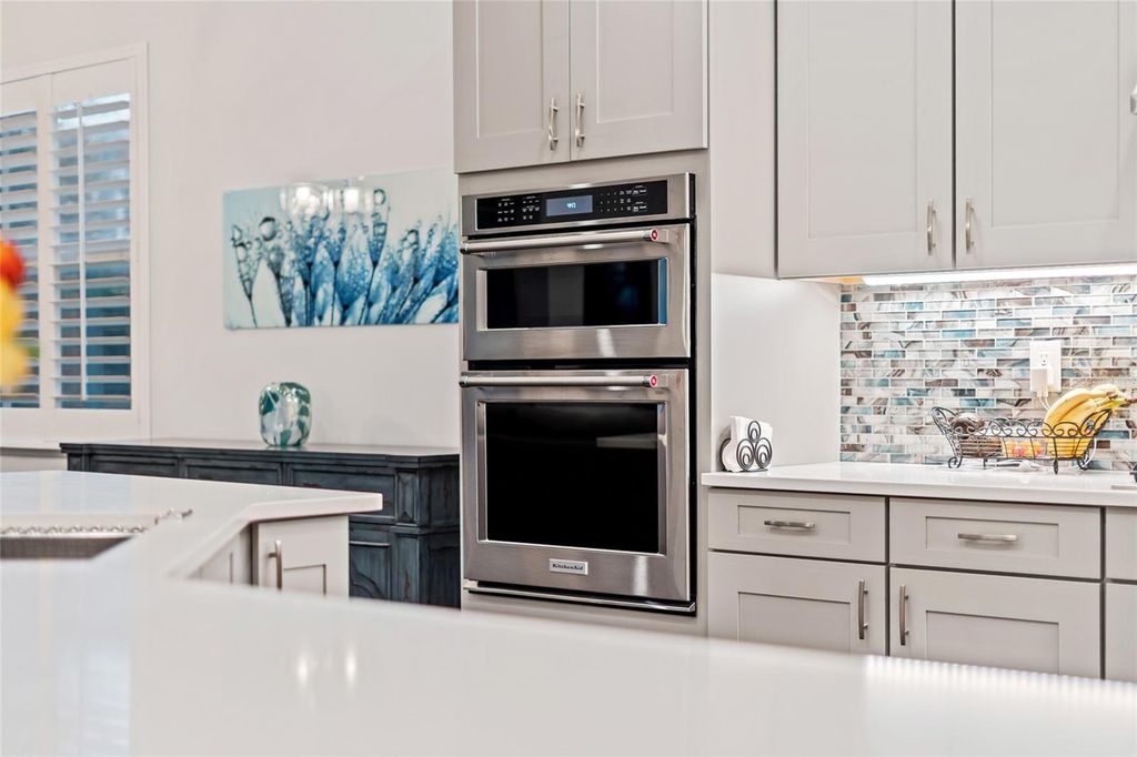 Image 21 of property listing at 10692 ROYAL CYPRESS WAY, Orlando, FL 32836