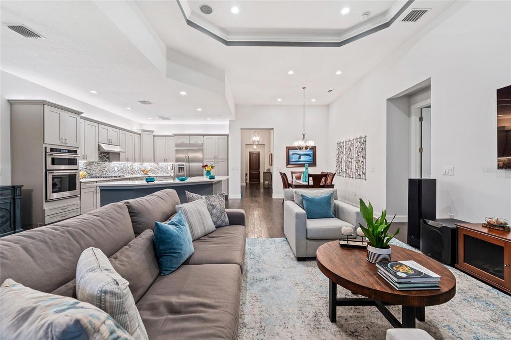 Image 30 of property listing at 10692 ROYAL CYPRESS WAY, Orlando, FL 32836