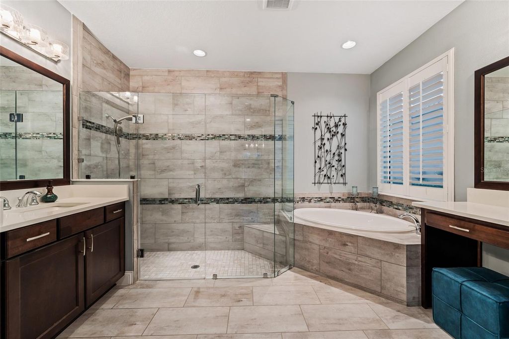 Image 34 of property listing at 10692 ROYAL CYPRESS WAY, Orlando, FL 32836