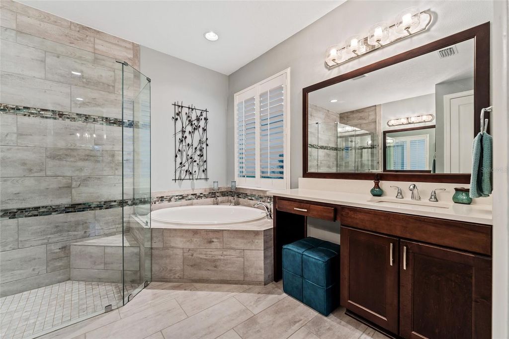 Image 35 of property listing at 10692 ROYAL CYPRESS WAY, Orlando, FL 32836