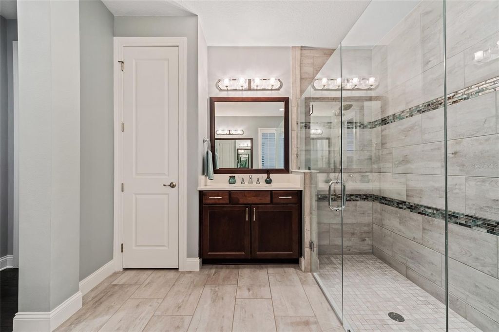 Image 36 of property listing at 10692 ROYAL CYPRESS WAY, Orlando, FL 32836