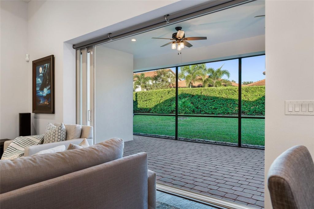 Image 39 of property listing at 10692 ROYAL CYPRESS WAY, Orlando, FL 32836