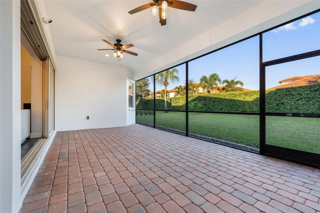 Image 40 of property listing at 10692 ROYAL CYPRESS WAY, Orlando, FL 32836