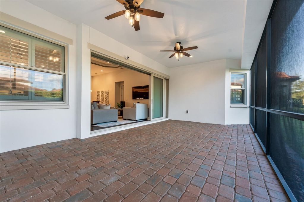 Image 41 of property listing at 10692 ROYAL CYPRESS WAY, Orlando, FL 32836