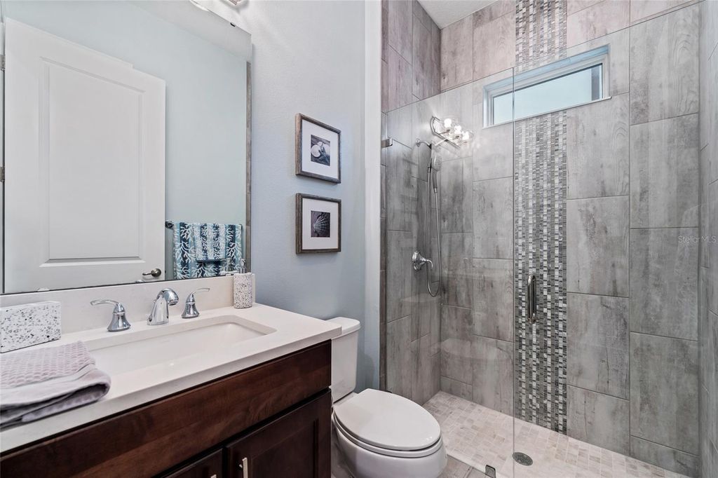 Image 8 of property listing at 10692 ROYAL CYPRESS WAY, Orlando, FL 32836