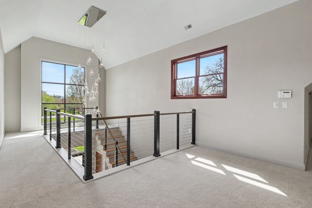 265 W Riverside Road, Ames, IA 50010