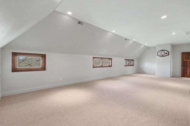 265 W Riverside Road, Ames, IA 50010