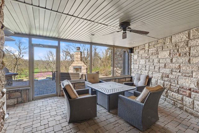 265 W Riverside Road, Ames, IA 50010