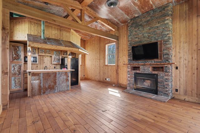 265 W Riverside Road, Ames, IA 50010