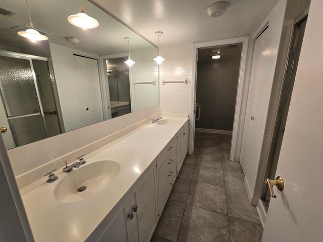 1005 Bonnie Brae Place 5F, River Forest, IL 60305