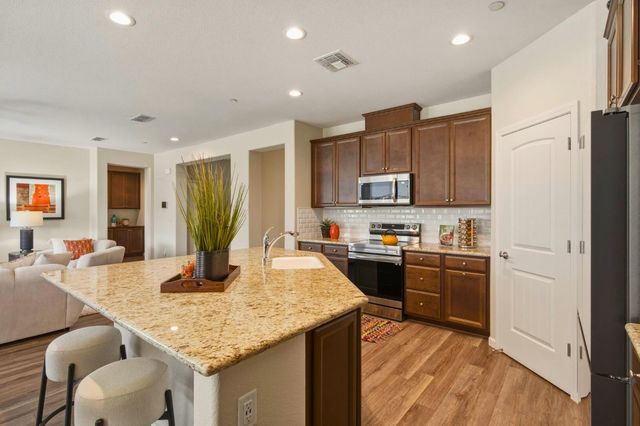 1820 Coastline Ct, Plumas Lake, CA 95961