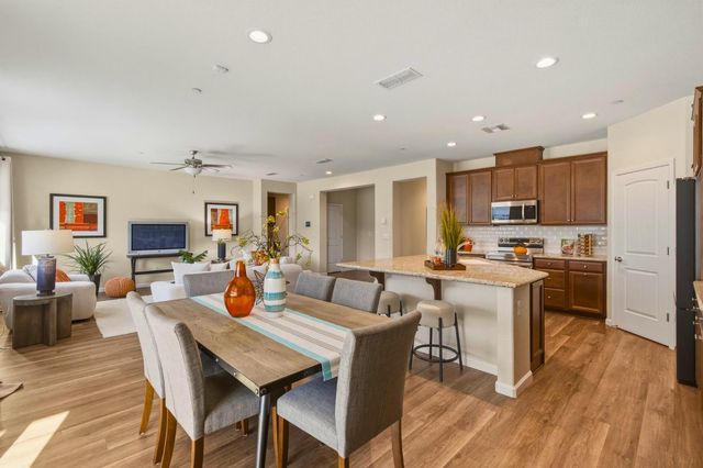 1820 Coastline Ct, Plumas Lake, CA 95961