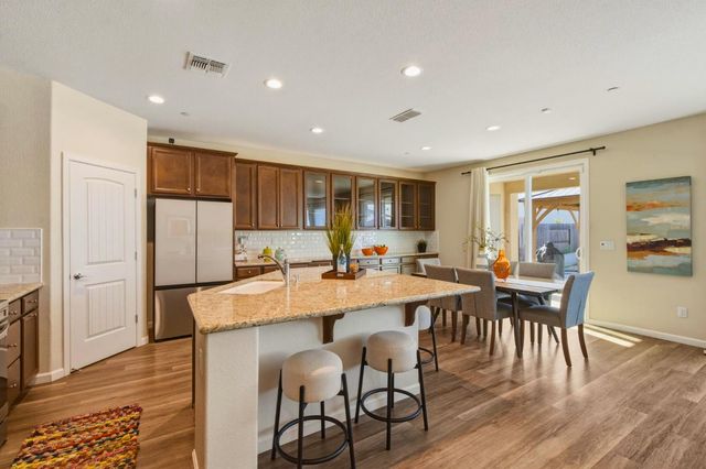 1820 Coastline Ct, Plumas Lake, CA 95961