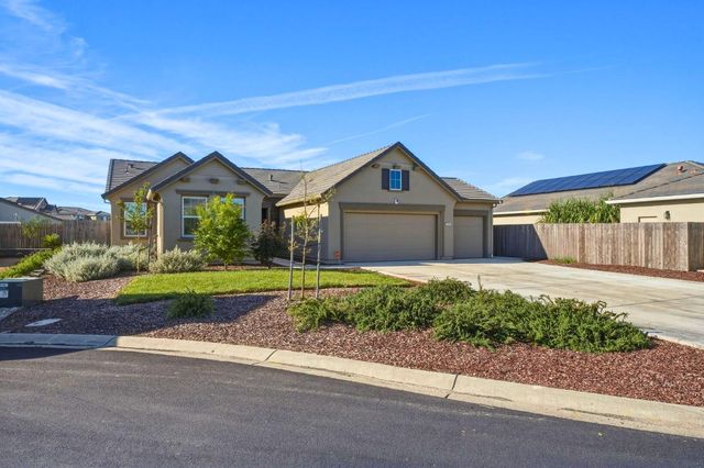 1820 Coastline Ct, Plumas Lake, CA 95961