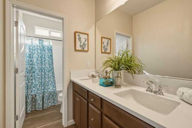 1820 Coastline Ct, Plumas Lake, CA 95961