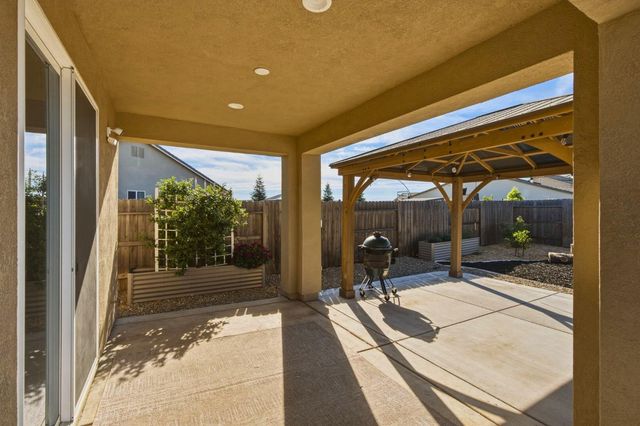 1820 Coastline Ct, Plumas Lake, CA 95961