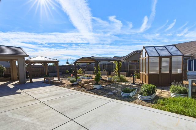 1820 Coastline Ct, Plumas Lake, CA 95961