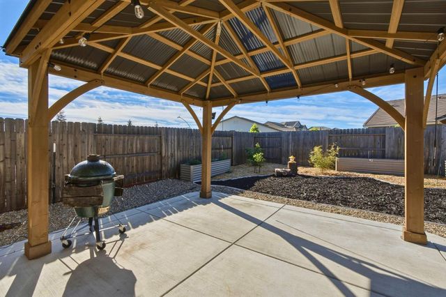 1820 Coastline Ct, Plumas Lake, CA 95961