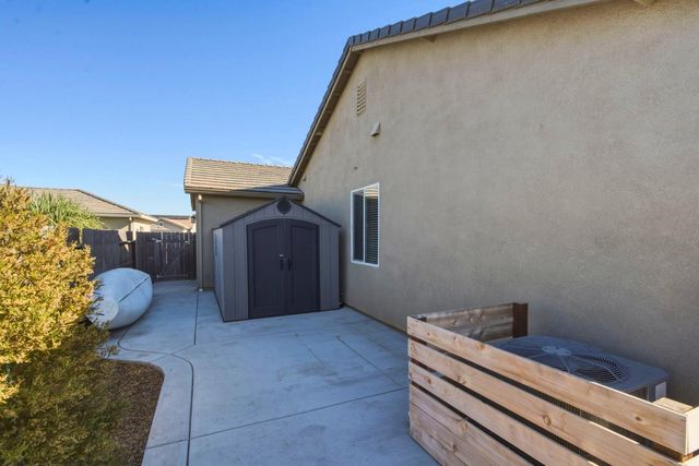 1820 Coastline Ct, Plumas Lake, CA 95961