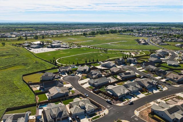 1820 Coastline Ct, Plumas Lake, CA 95961