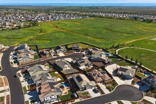 1820 Coastline Ct, Plumas Lake, CA 95961