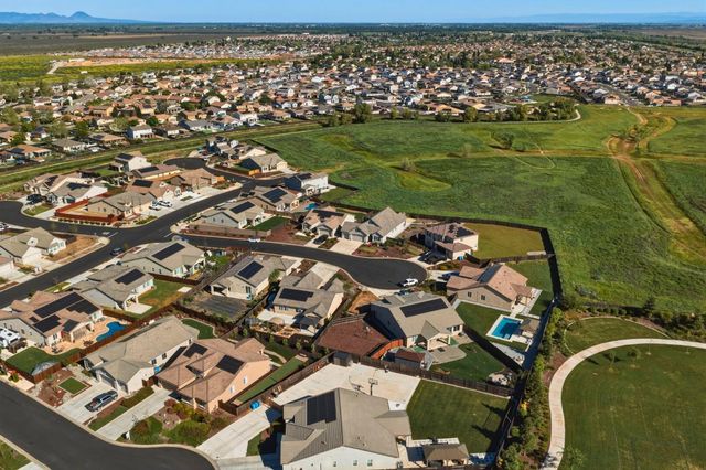 1820 Coastline Ct, Plumas Lake, CA 95961