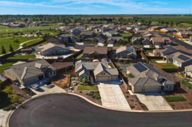 1820 Coastline Ct, Plumas Lake, CA 95961