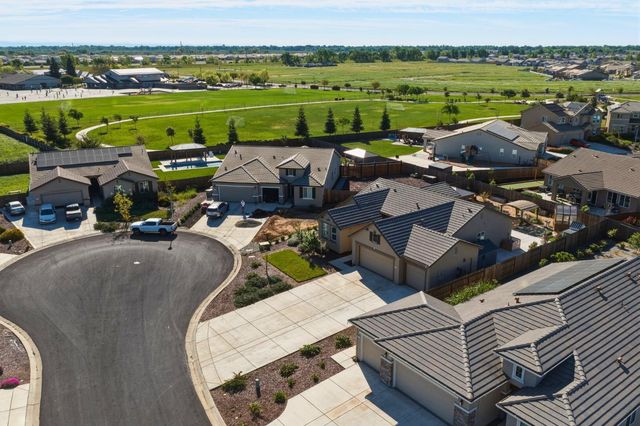 1820 Coastline Ct, Plumas Lake, CA 95961