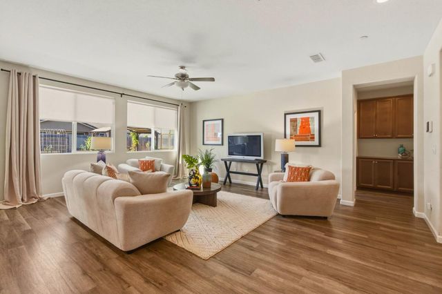 1820 Coastline Ct, Plumas Lake, CA 95961