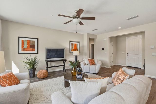 1820 Coastline Ct, Plumas Lake, CA 95961