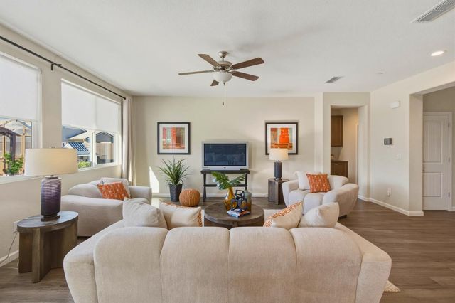 1820 Coastline Ct, Plumas Lake, CA 95961