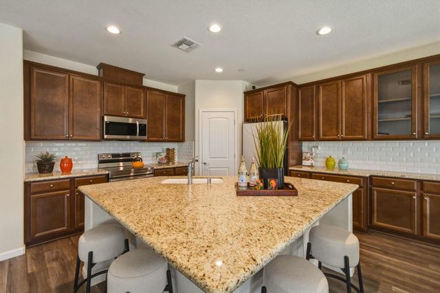 1820 Coastline Ct, Plumas Lake, CA 95961