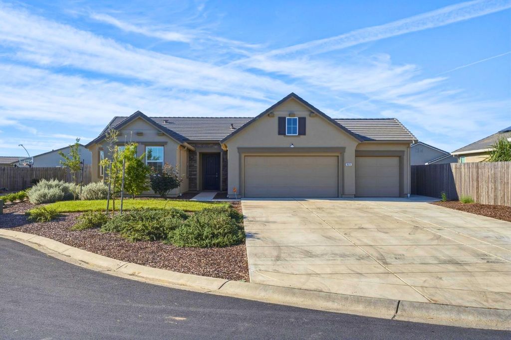 1820 Coastline Ct, Plumas Lake, CA 95961