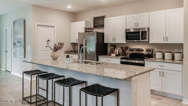 8472 LILIAS Circle, Jacksonville, FL 32219