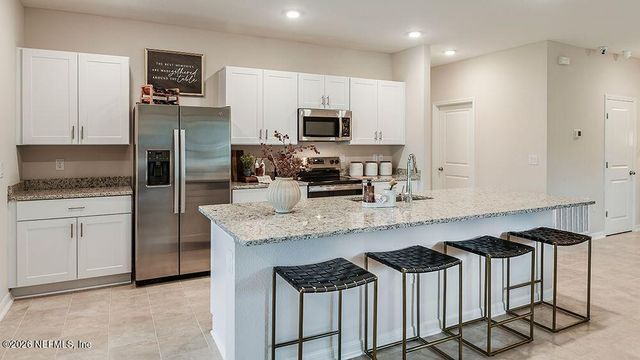 8472 LILIAS Circle, Jacksonville, FL 32219
