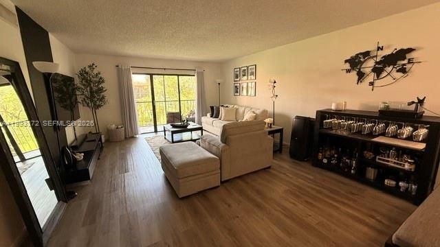 231 Lakeview Dr 204, Weston, FL 33326