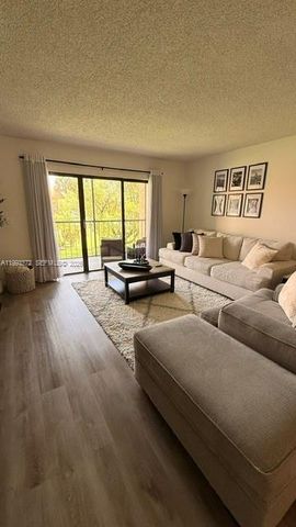 231 Lakeview Dr 204, Weston, FL 33326