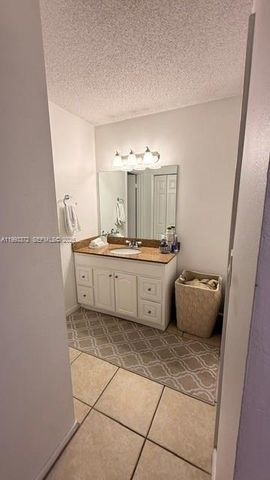 231 Lakeview Dr 204, Weston, FL 33326