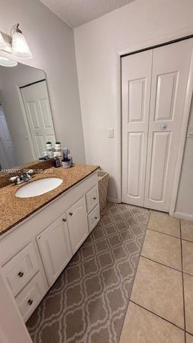 231 Lakeview Dr 204, Weston, FL 33326